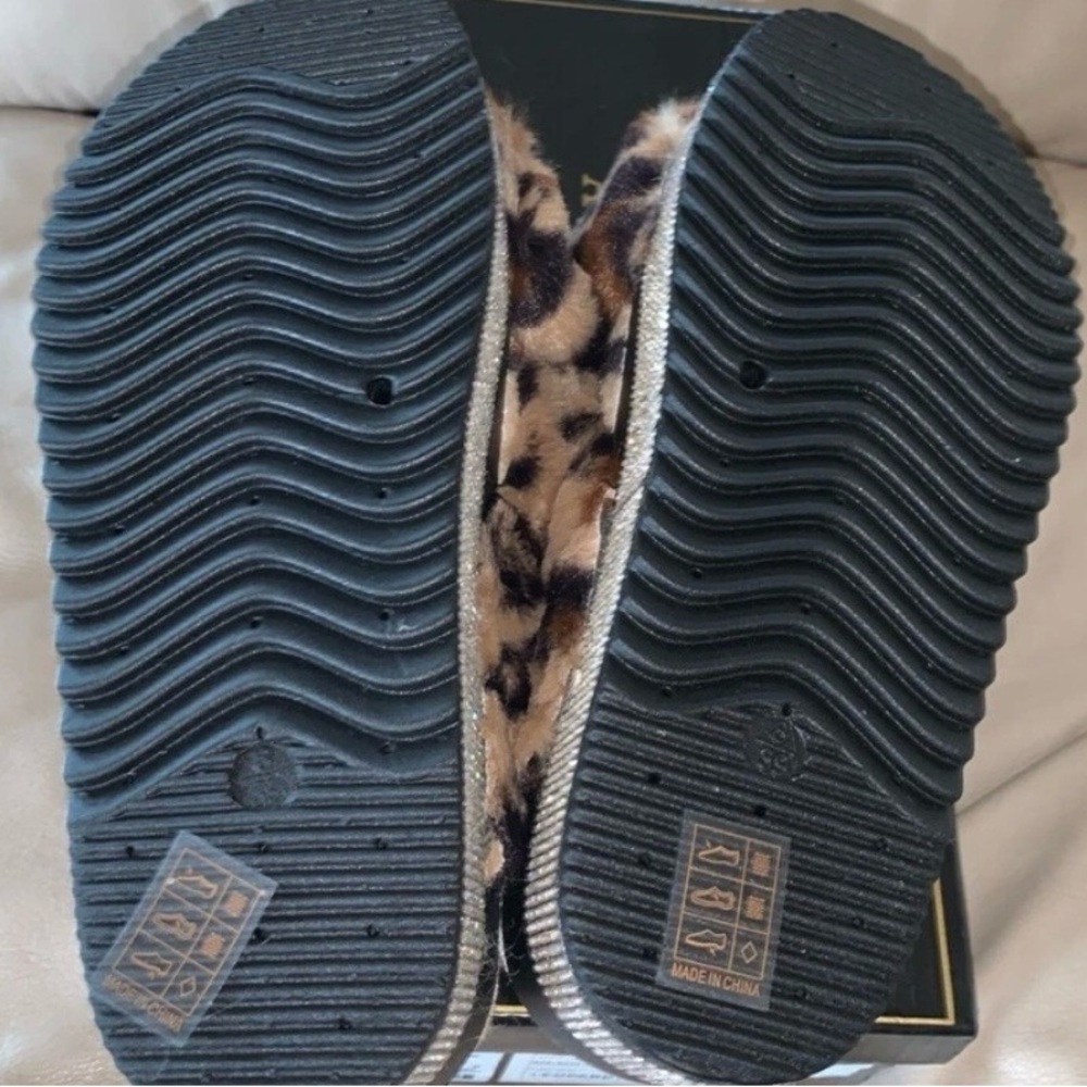 Leopard Print Fuzzy Sandals - Picture 5 of 5